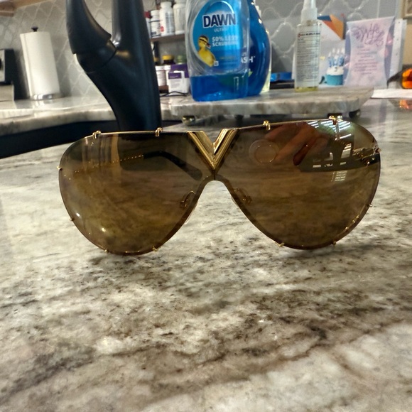 Louis Vuitton Gold Sunglasses - Picture 3 of 4
